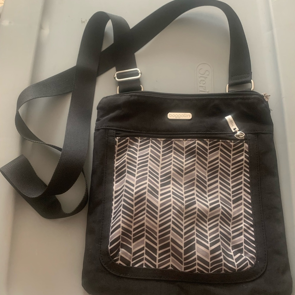 Baggallini Black and White Chevron Messenger Bag
